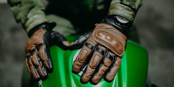 Best Motorcycle Gloves For Short Fingers